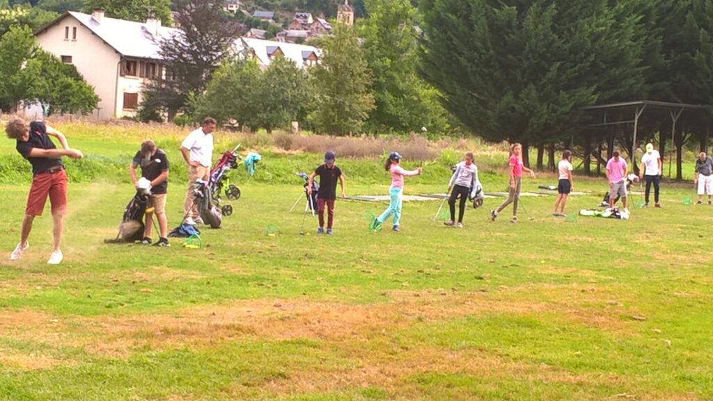 Ecole_de_golf_au_practice